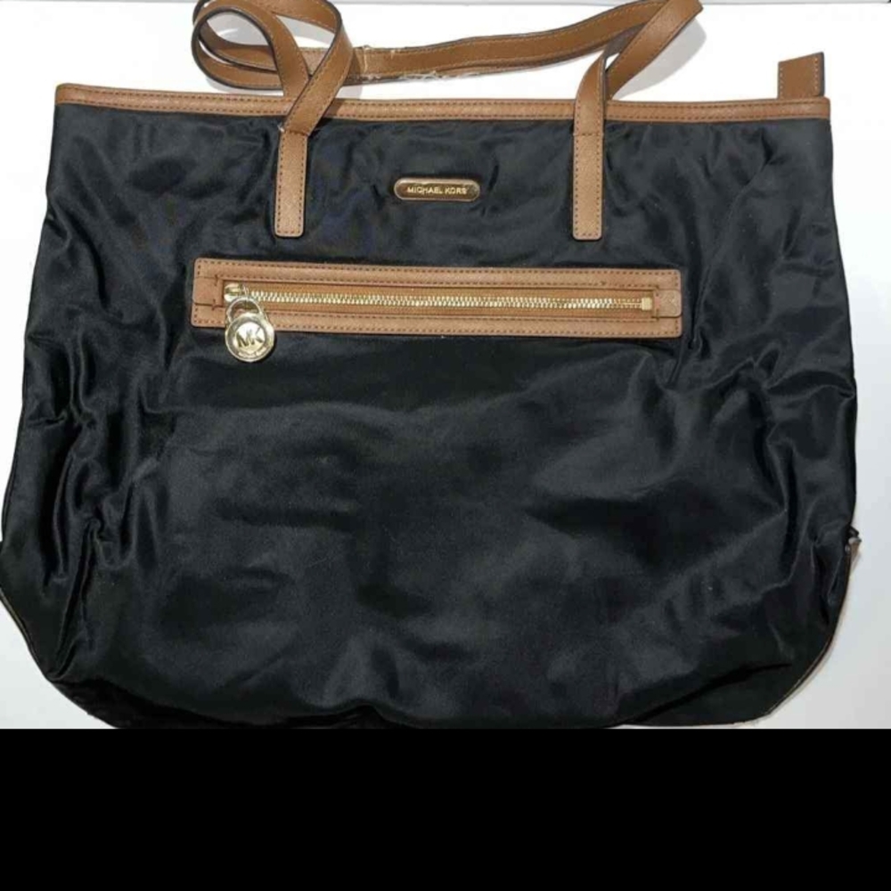 Michael Kors Black Bag MAKE ME A OFFER!!